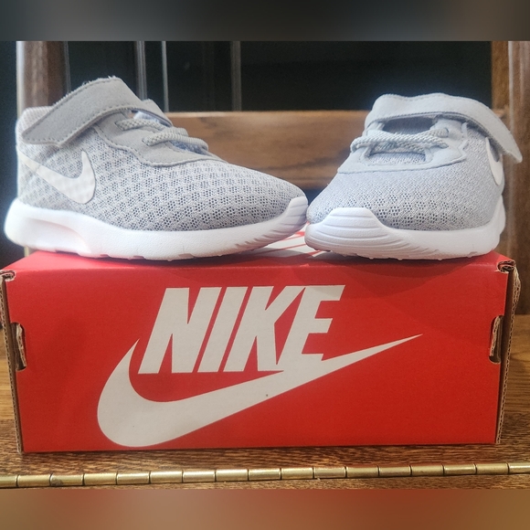 Nike Infant/Toddler Gray Sneakers (Nike Tanjun Easy On) - Picture 1 of 3